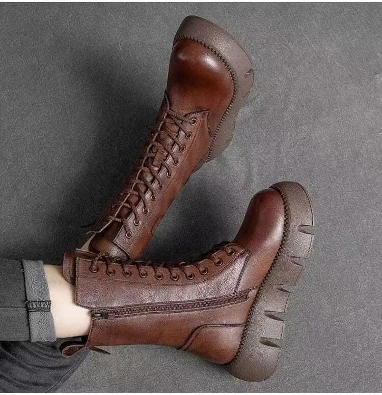 Emma – Mittelhoher Stiefel mit auffälliger Sohle