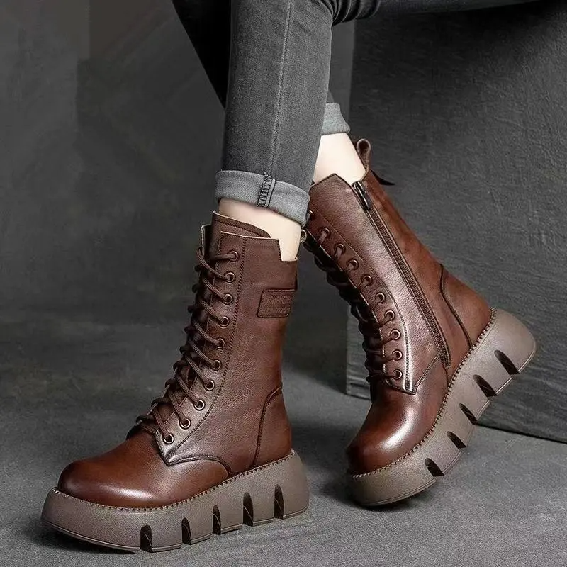 Emma – Mittelhoher Stiefel mit auffälliger Sohle