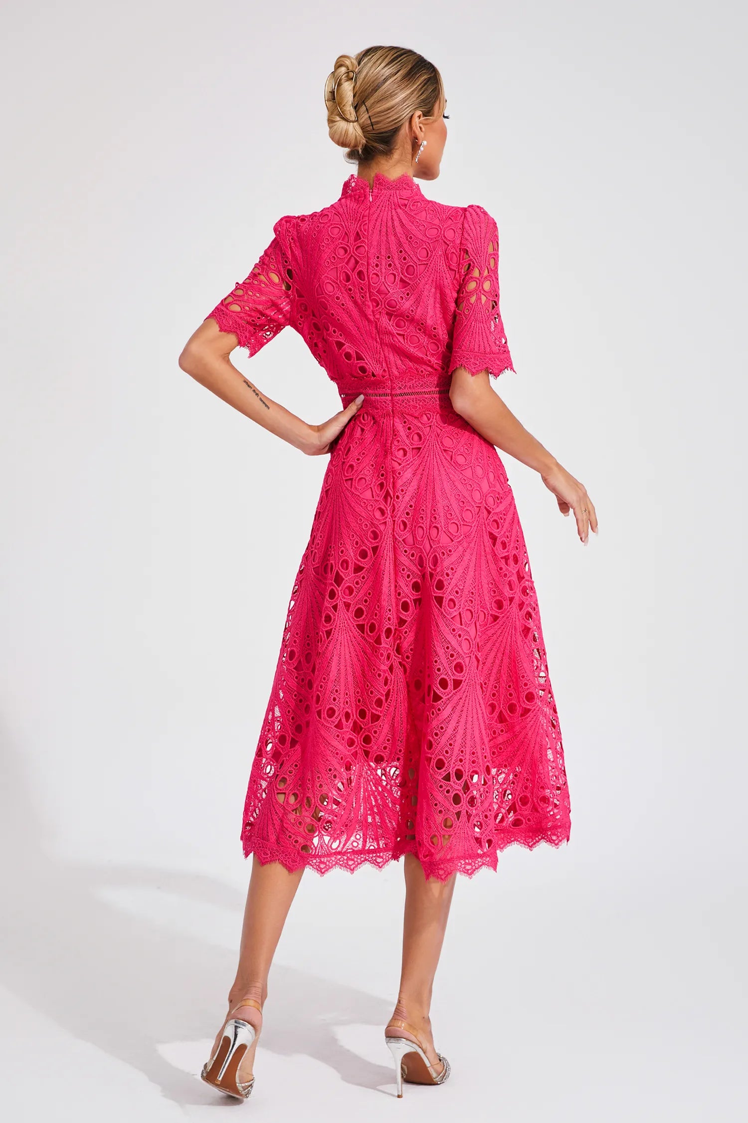 Pierre - Midi-Kleid mit Spitze und Raffinesse