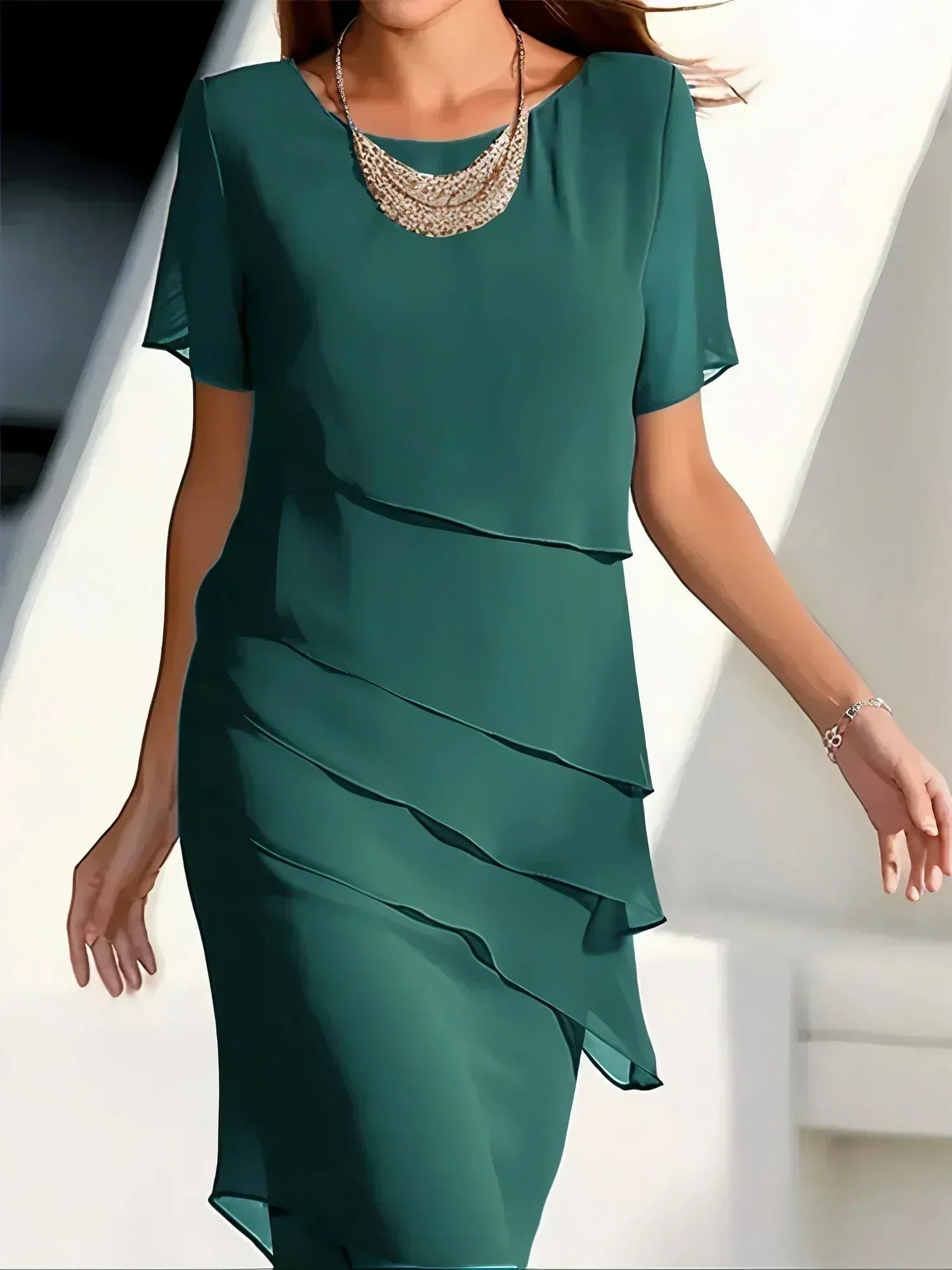Cynthia - Elegantes Kleid, das schlank wirkt