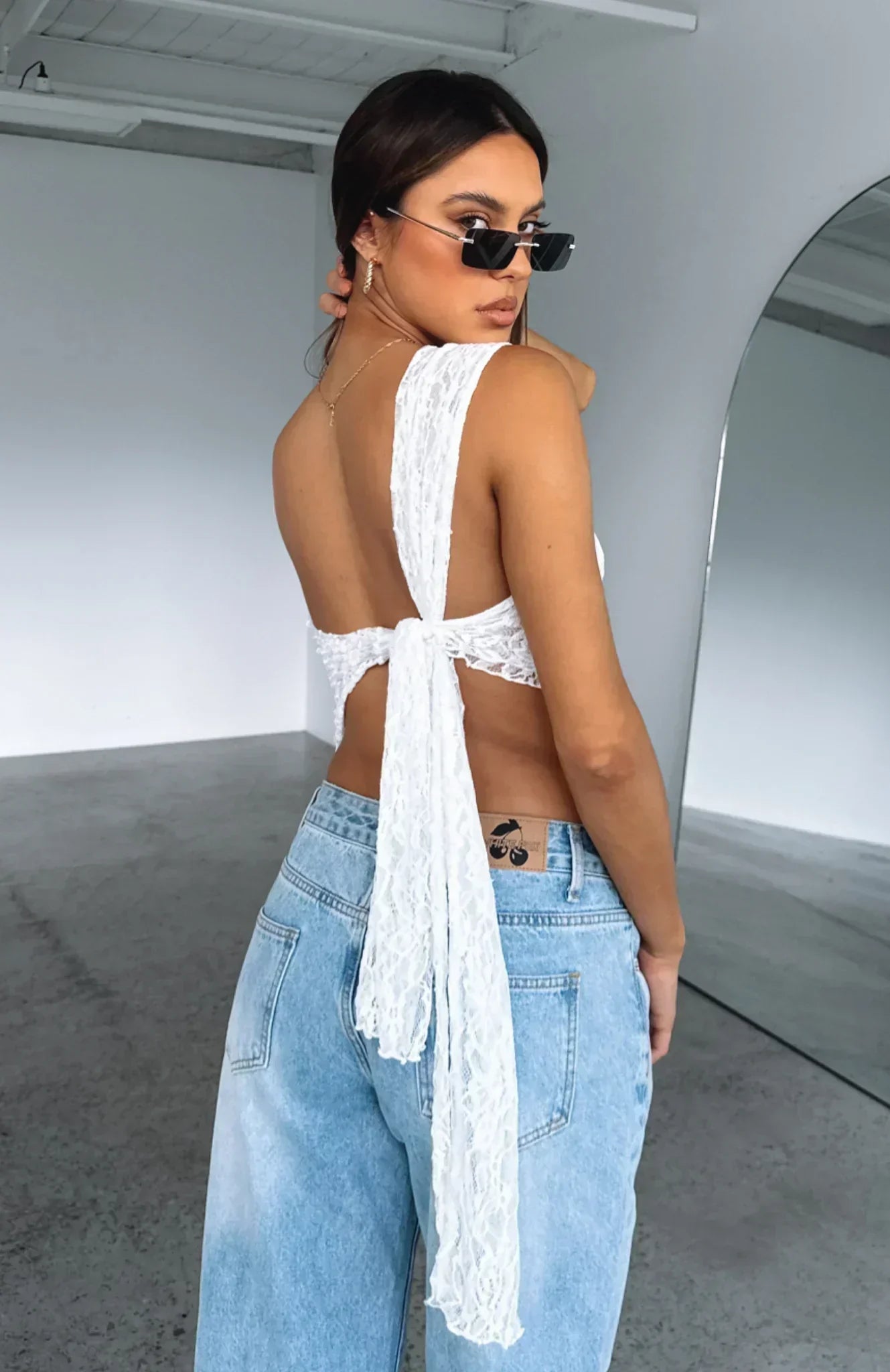 Luise - Spitzentop mit Details am Rücken