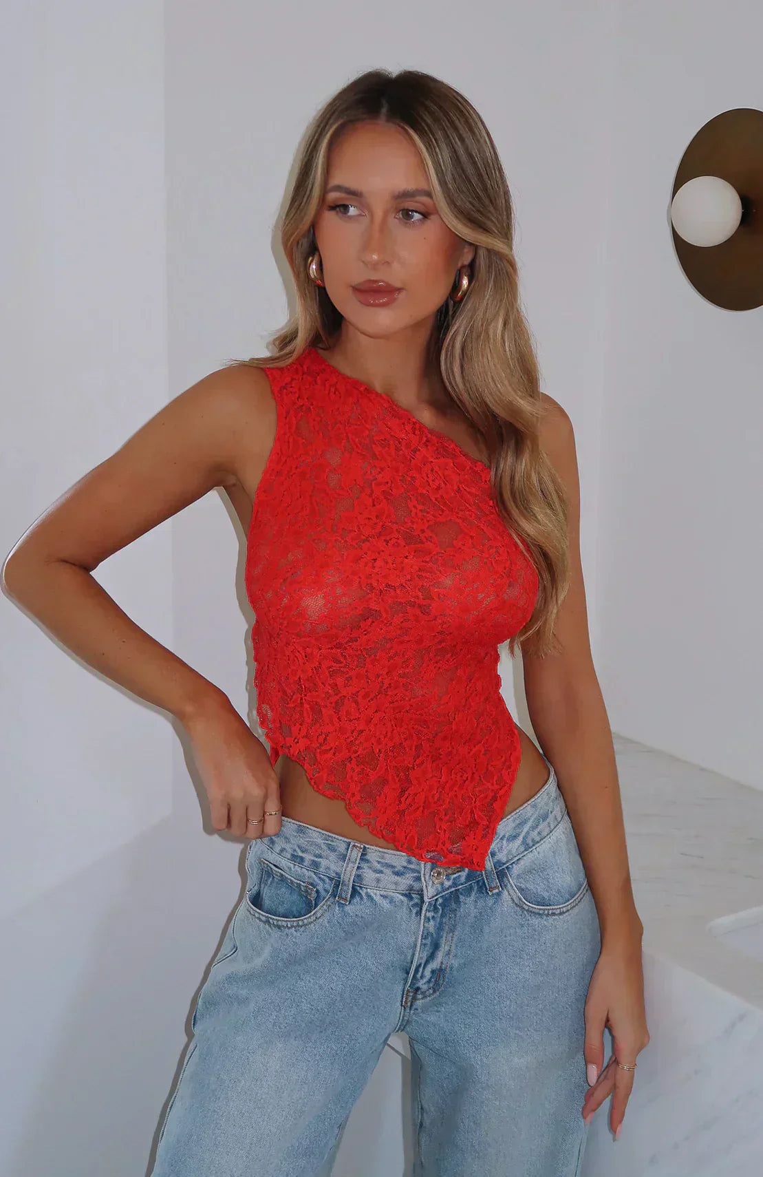 Luise - Spitzentop mit Details am Rücken