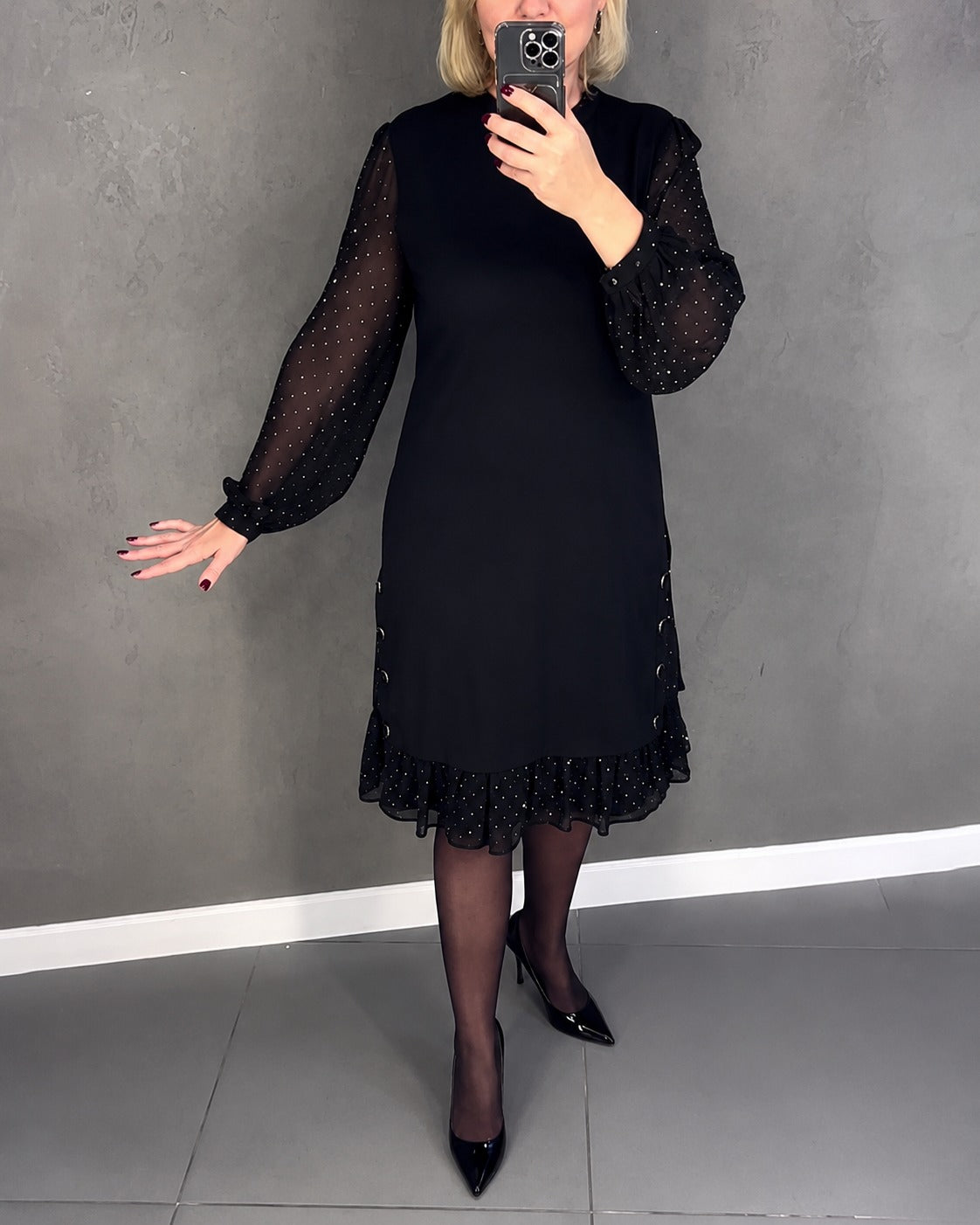 Gabriela - Stilvolles Kleid mit langen Ärmeln und Punkten