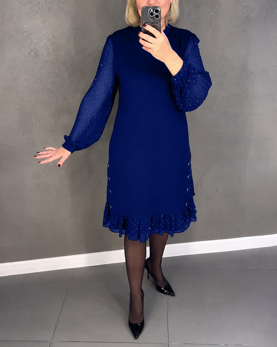 Gabriela - Stilvolles Kleid mit langen Ärmeln und Punkten