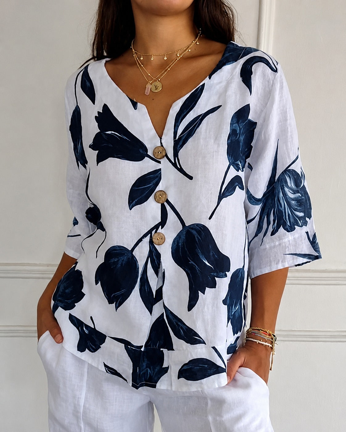 Chiara - Elegante Bluse mit Blumenschleife