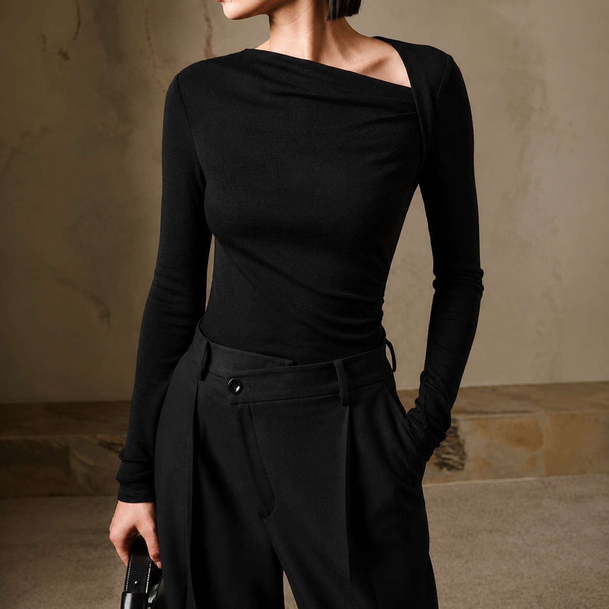 Selina – Gestreiftes Asymmetrisches Langarmshirt