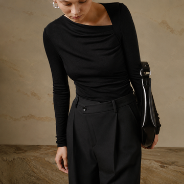 Selina – Gestreiftes Asymmetrisches Langarmshirt