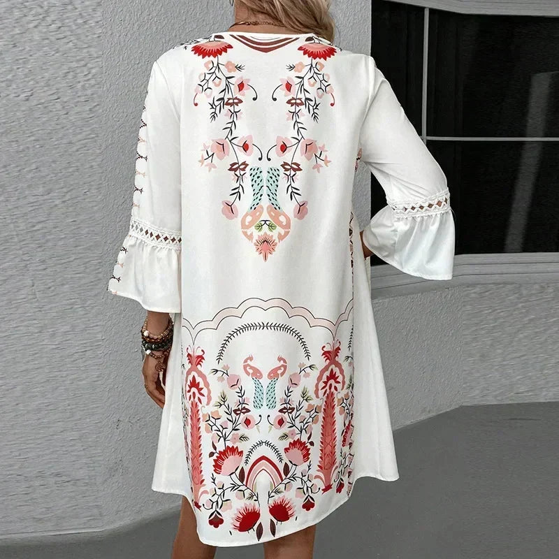 Iris – Kleid mit handbesticktem V-Ausschnitt
