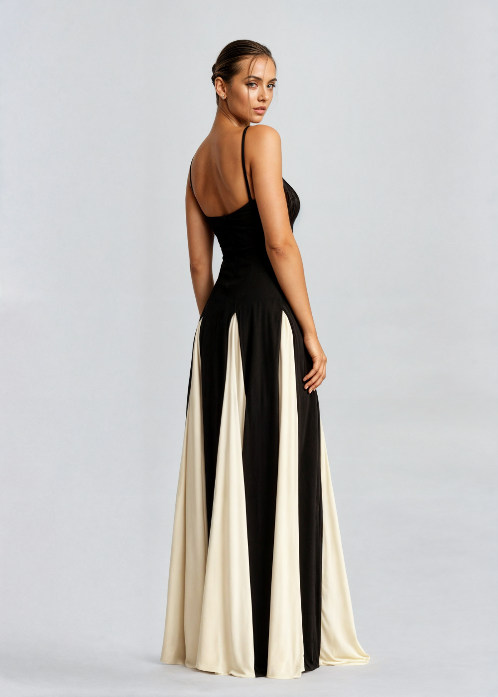 Margaux – Stilvolles Maxikleid mit Ausschnitt