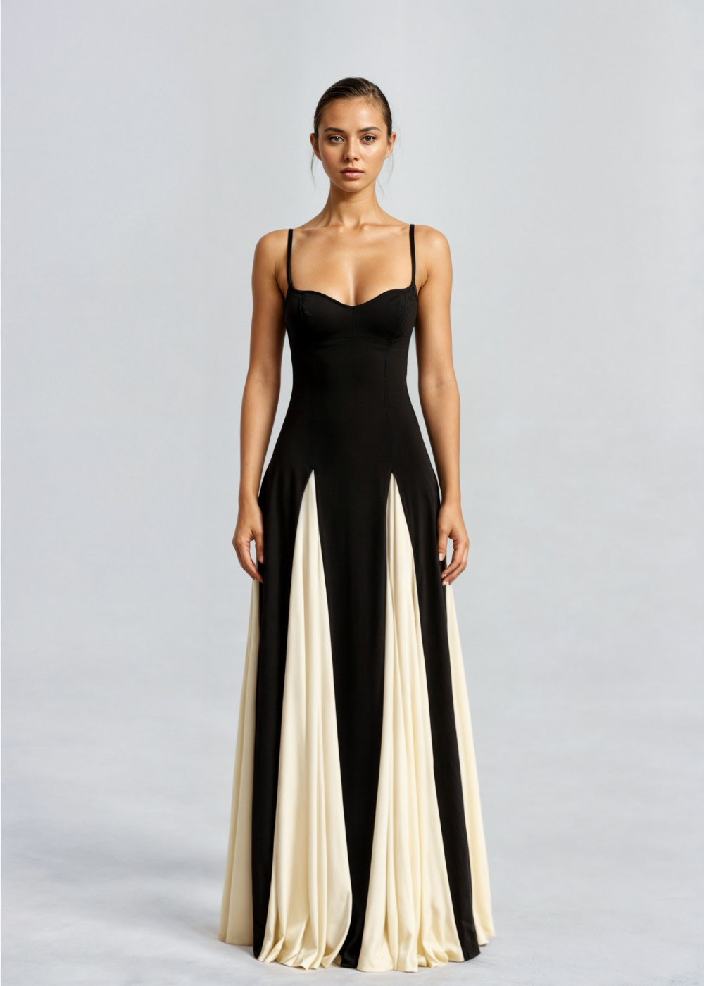Margaux – Stilvolles Maxikleid mit Ausschnitt