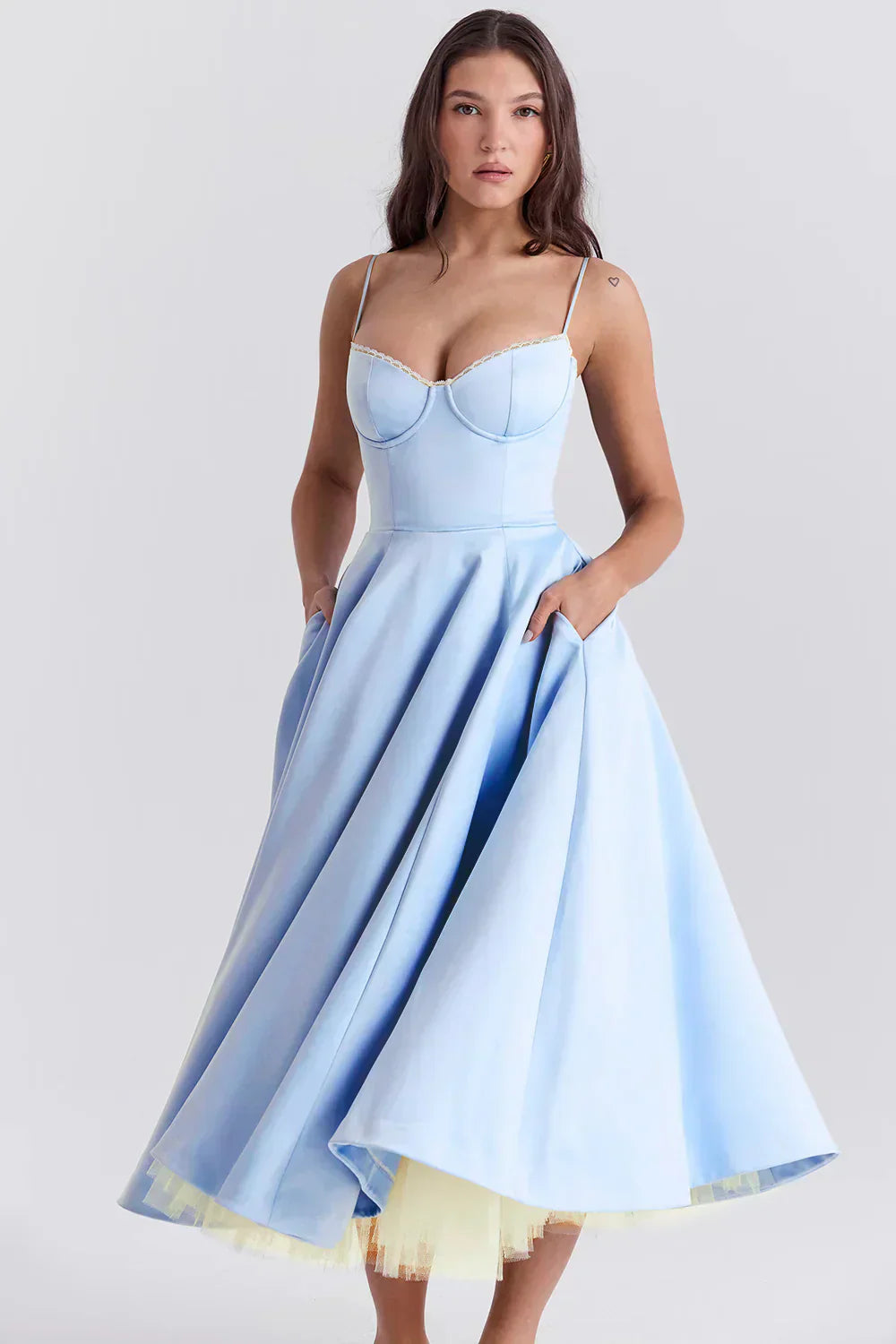 Leona - Edles Satin-Kleid für feierliche Anlässe