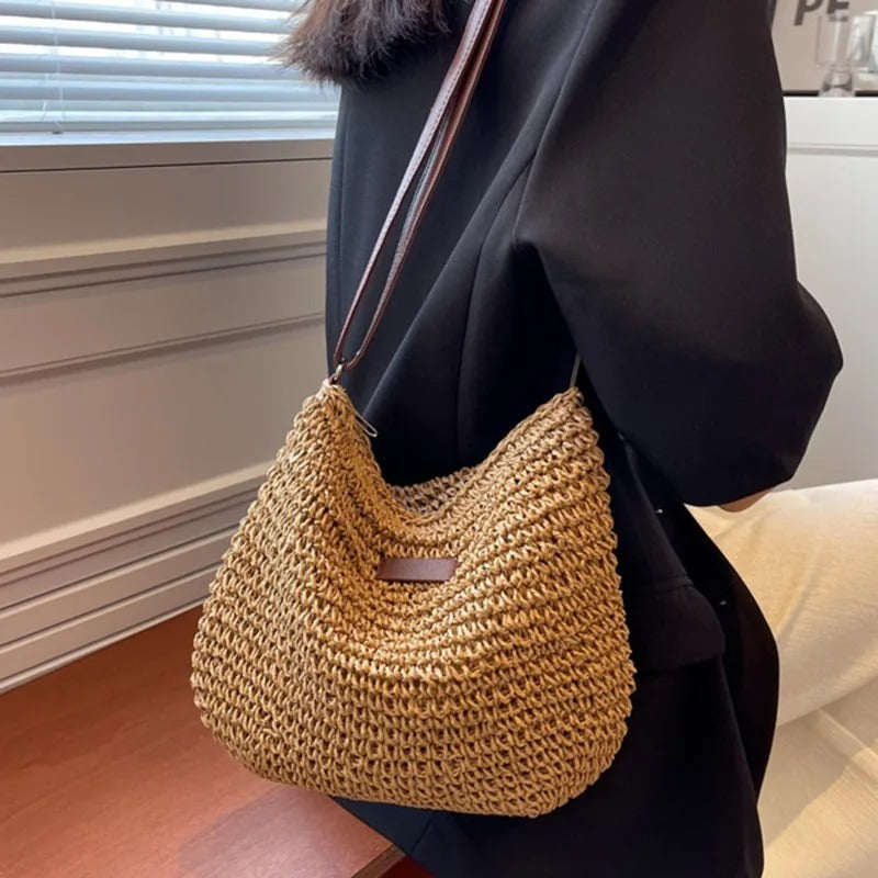 Camille – Chic geflochtener Beutel in neutralen Tönen