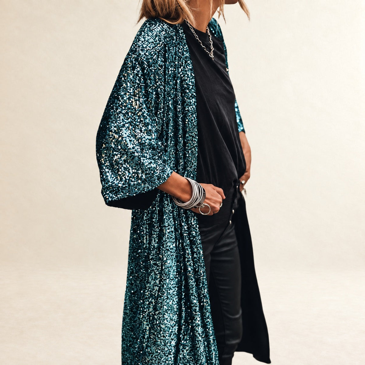 Damen Cardigan wadenlanger offener Cardigan mit Trompetenärmeln – reflektierende Verzierungen