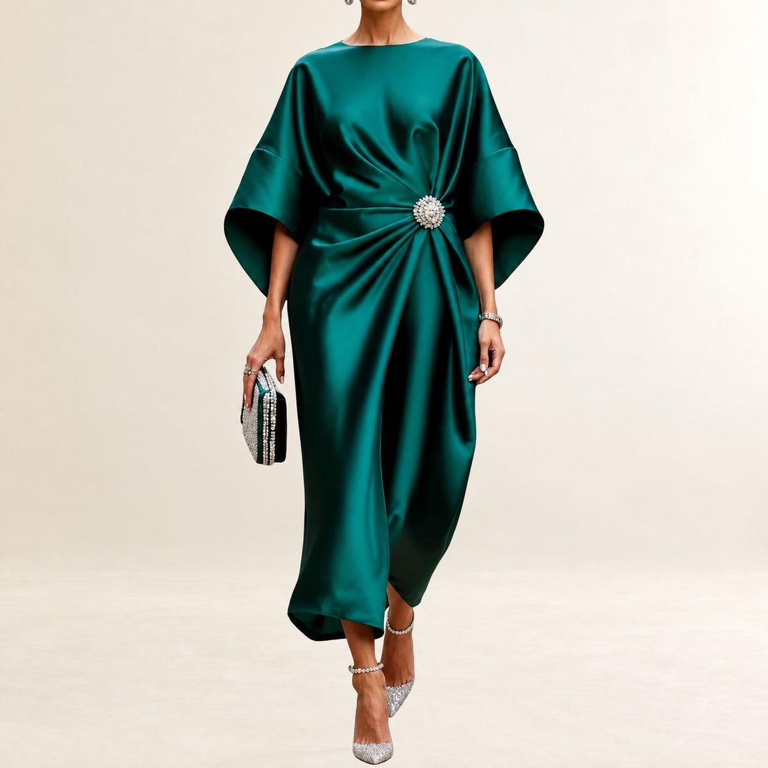 Damen Midi-Kleid mit Schiffskragen-Ausschnitt und weiten Kimonoärmeln - seitliche Drapierung mit Brosche