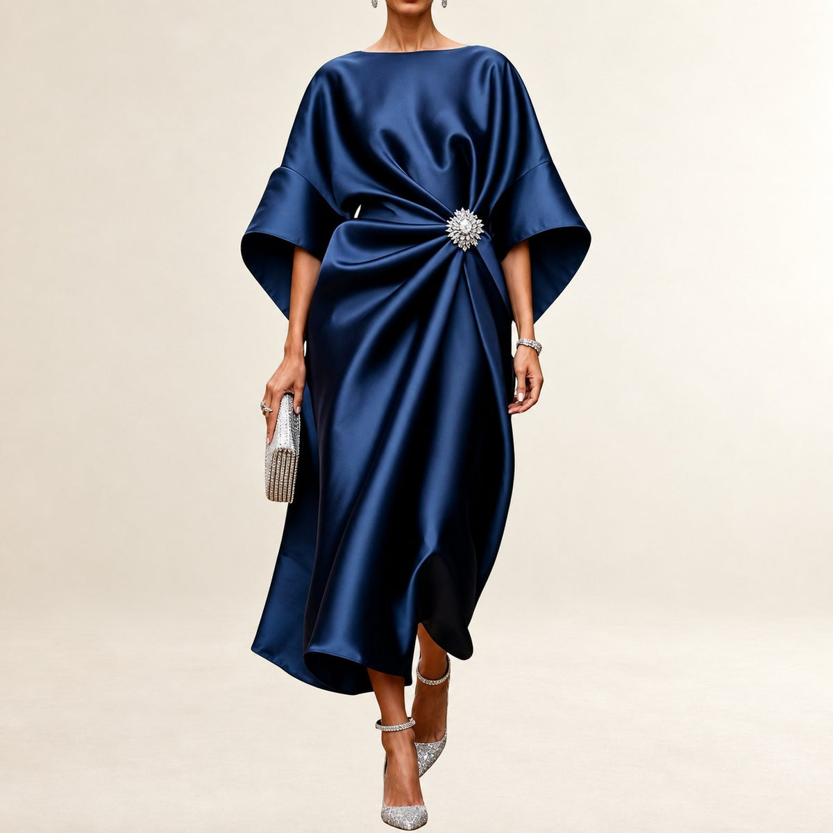 Damen Midi-Kleid mit Schiffskragen-Ausschnitt und weiten Kimonoärmeln - seitliche Drapierung mit Brosche