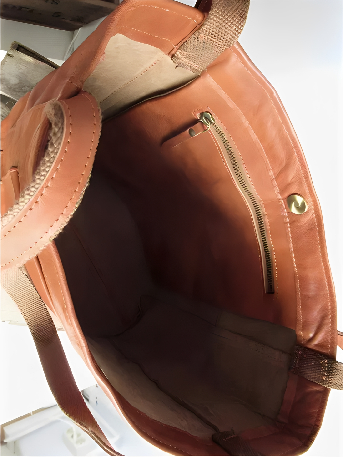Toni – Stilvolle Ledertasche mit Wildlederauskleidung