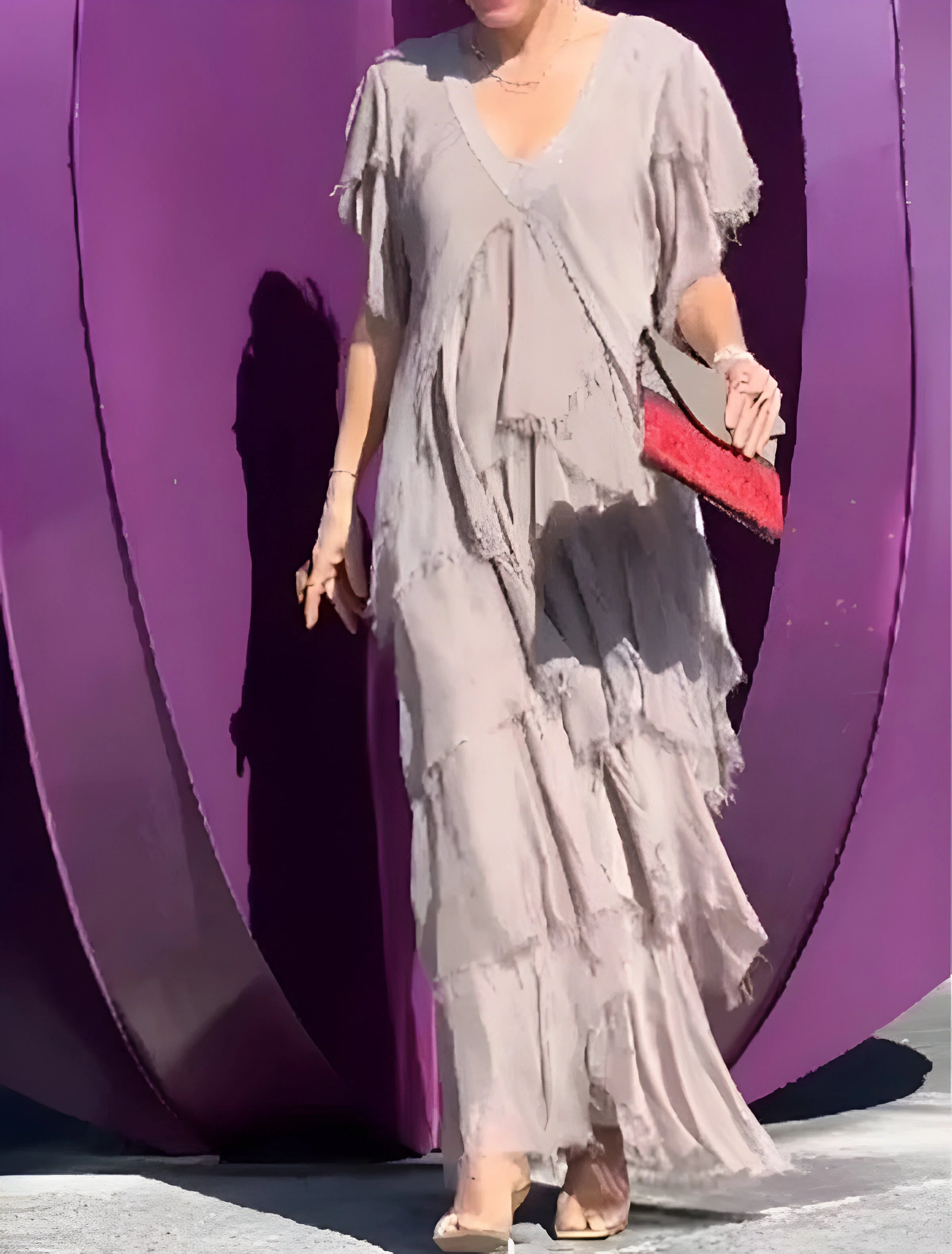 Riza - Plissiertes Kleid mit V-Ausschnitt und fließendem Design
