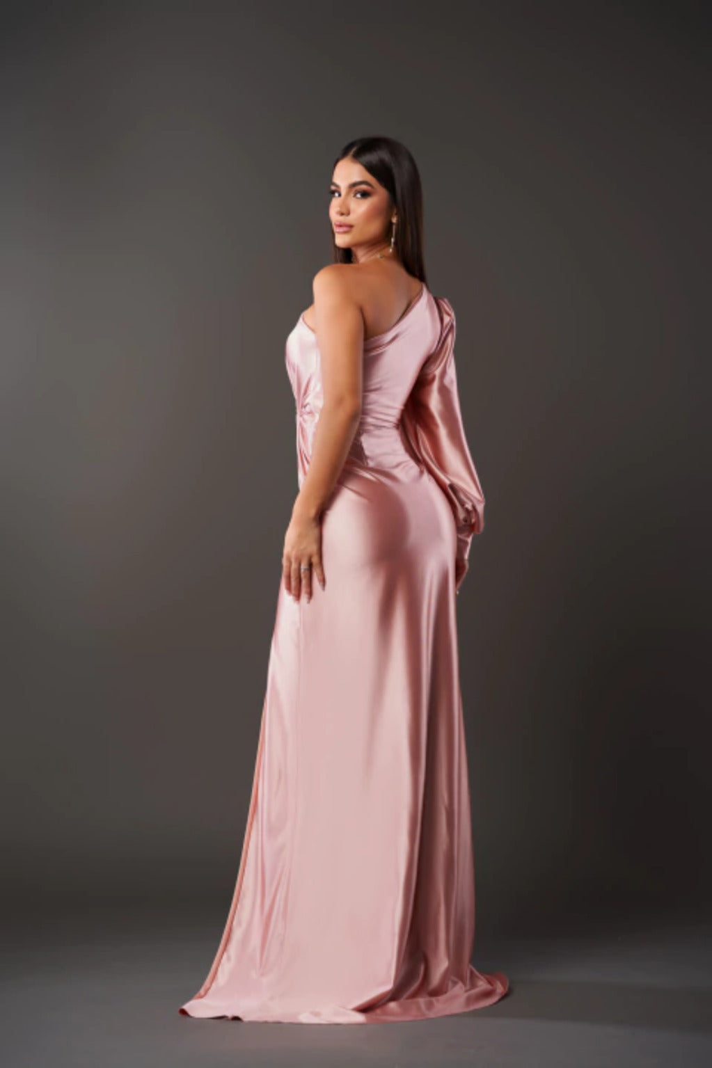 Florence – Elegantes Satinkleid mit asymmetrischer Schulter