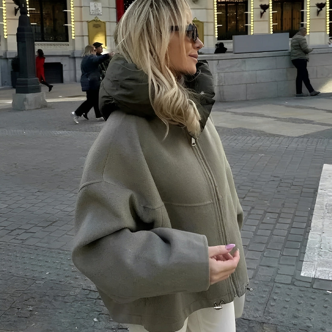 Alexa - Locker geschnittene Damen-Wolljacke mit Kapuze