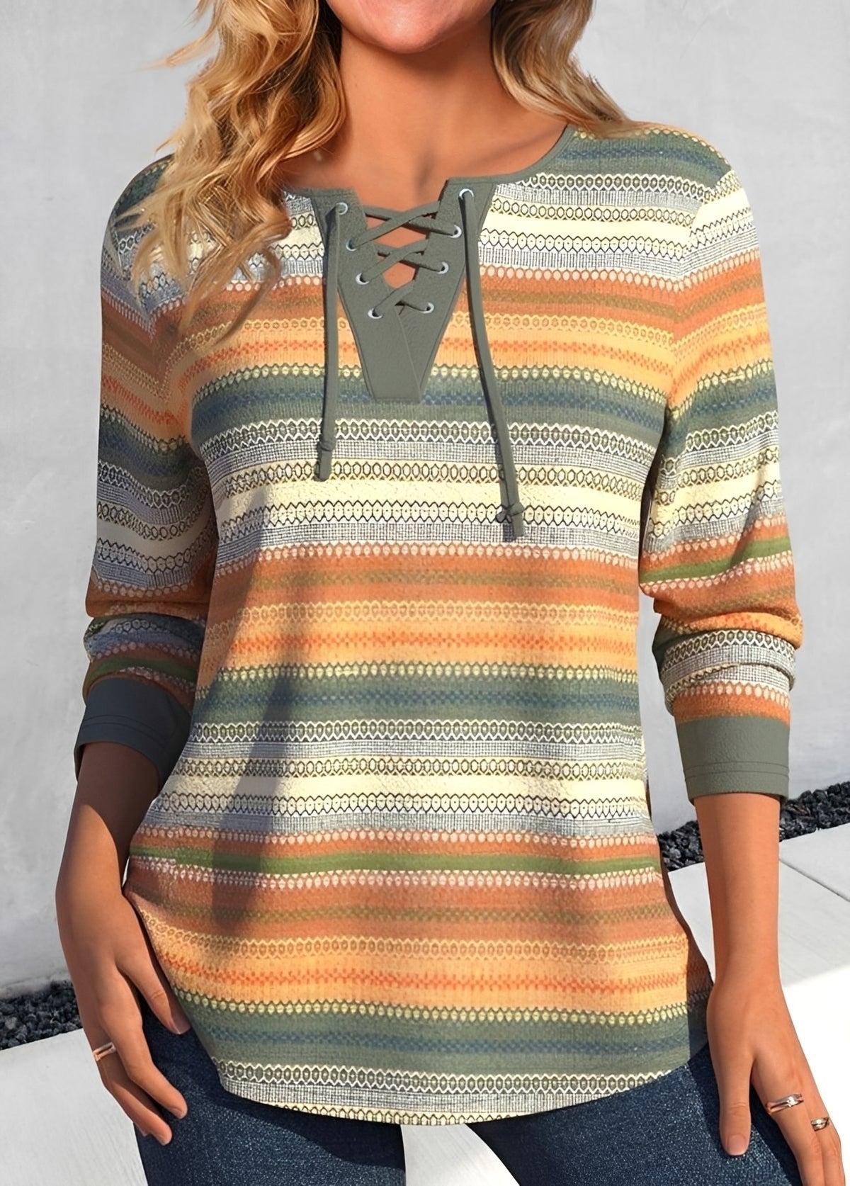 Alyssa - Lässiges Damen-Shirt mit geometrischem Muster