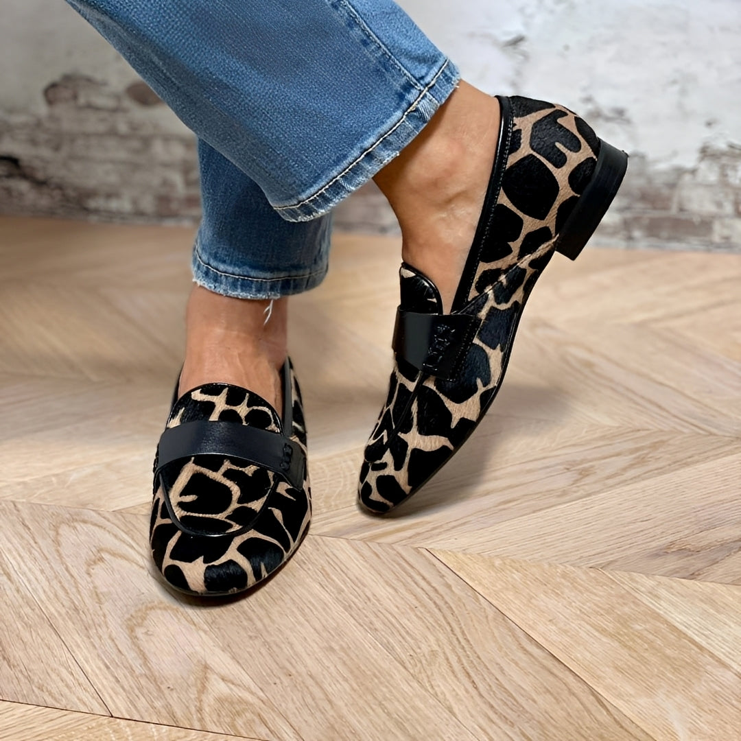 Claire – Klassische Loafers im Tiermuster